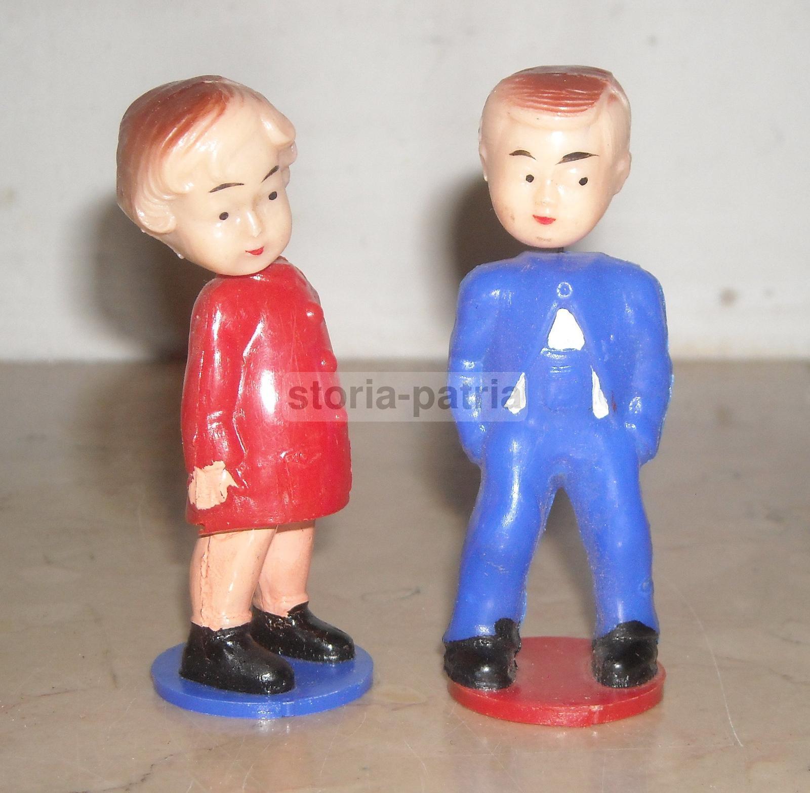 Grazioso Gioco d'Epoca, Giovanissima Coppia Di Amanti, Bambole, Baci, Da Collezione immagine 5