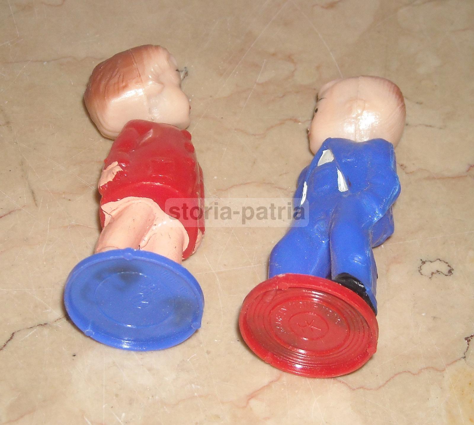Grazioso Gioco d'Epoca, Giovanissima Coppia Di Amanti, Bambole, Baci, Da Collezione immagine 9